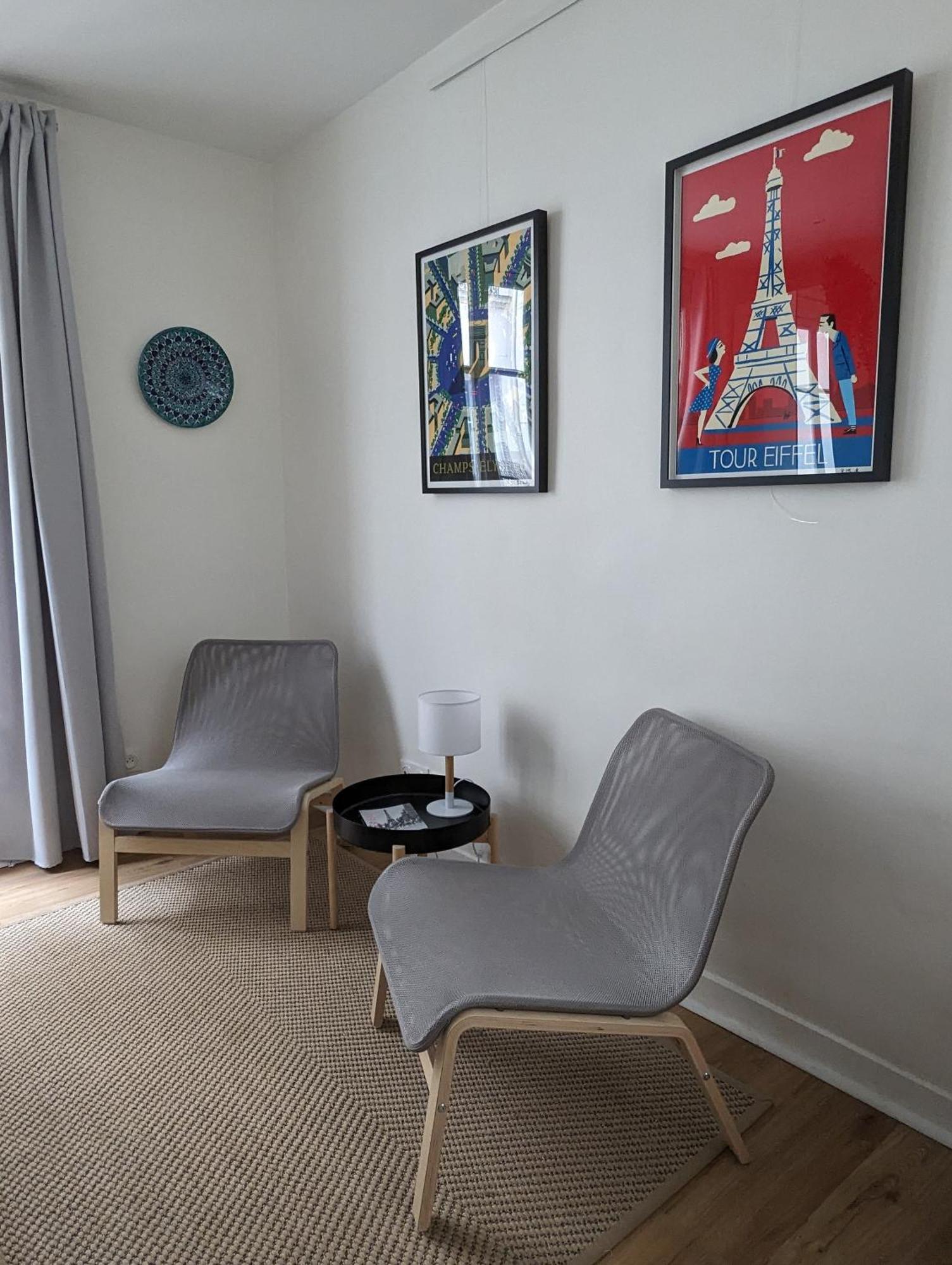 Oasis: One Bedroom Studio For Two Next To The Eiffel Tower